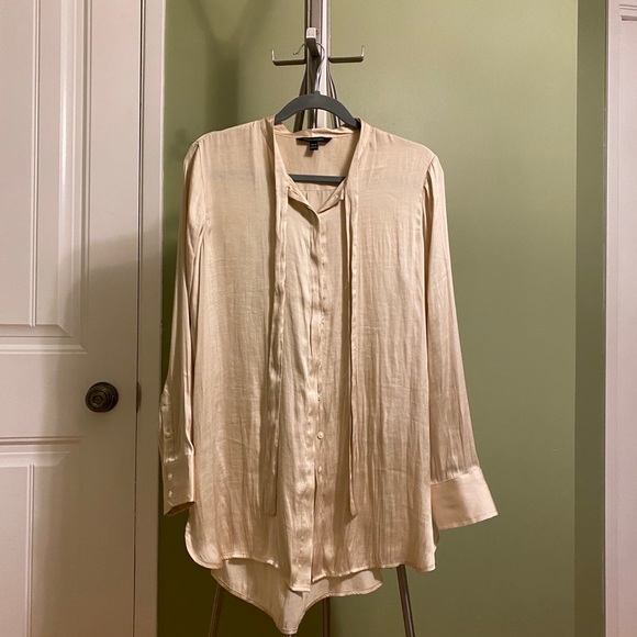 BANANA REPUBLIC Satin Long Sleeve (size M) - Picture 10 of 10